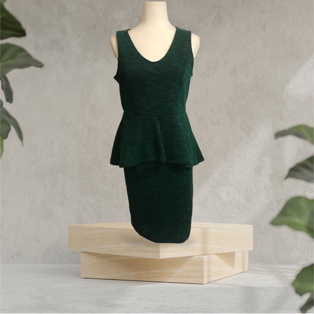 Elle 2 Piece Peplum Top & Straight Skirt Textured Green & Black Sleeveless SZ S